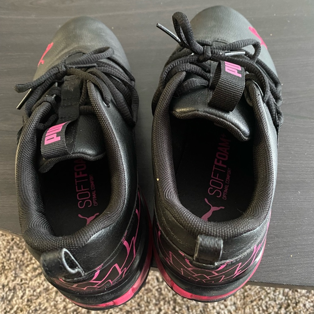 Women’s size 8.5 Puma Sneakers